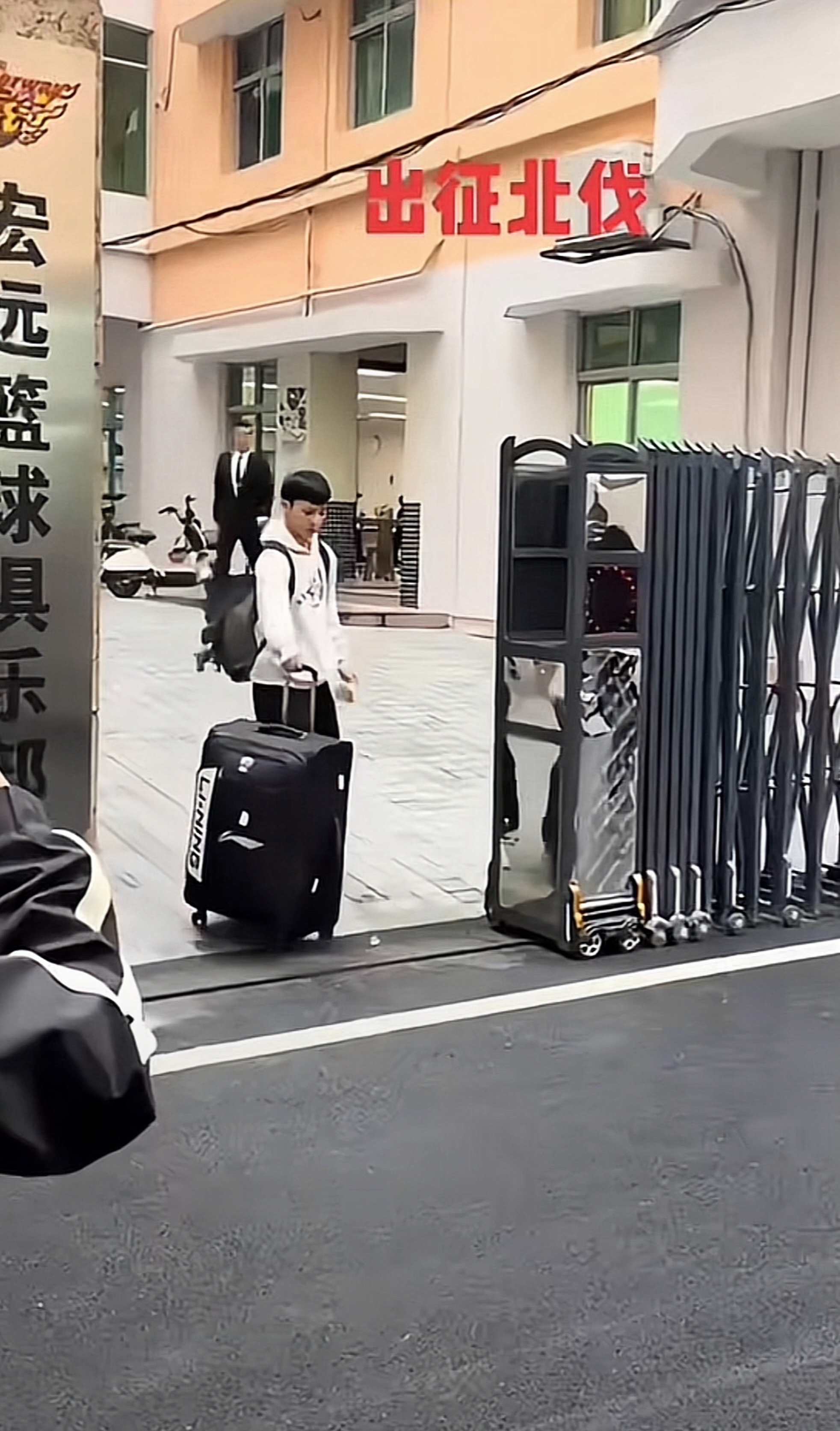 关于广东宏远队主教练因健康原因辞职，球队何去何从？的信息