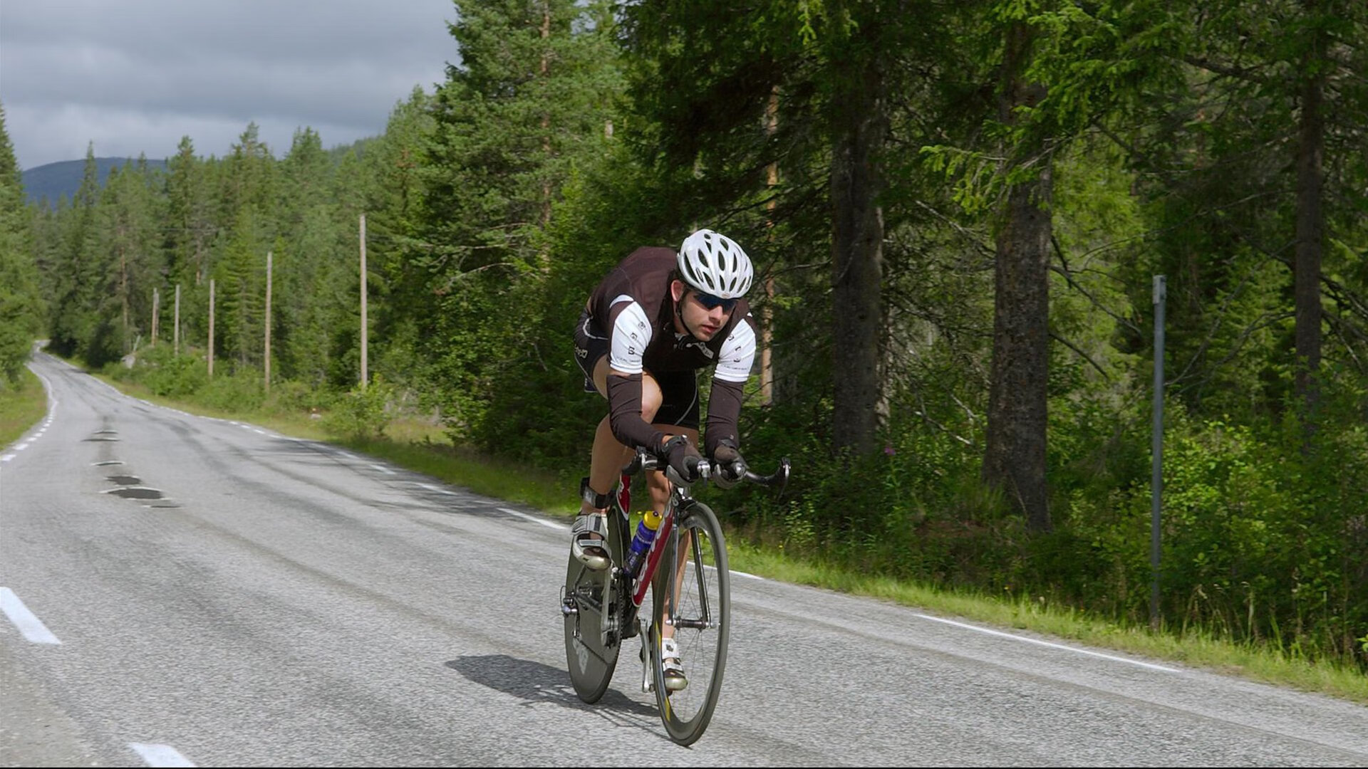 F1赛车赛场焦点！西班牙队对阵葡萄牙队，防守反击奏效，球队笑到最后