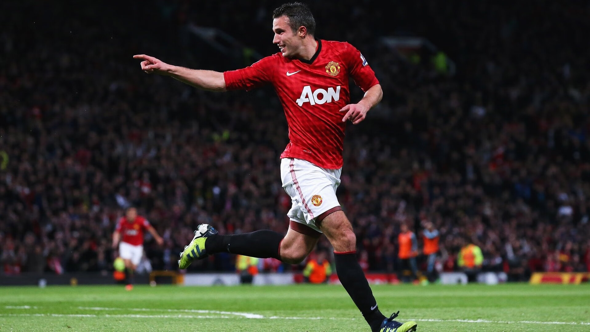 纳达尔回归赛场，战术调整首场状态亮眼，掘金观众沸腾！